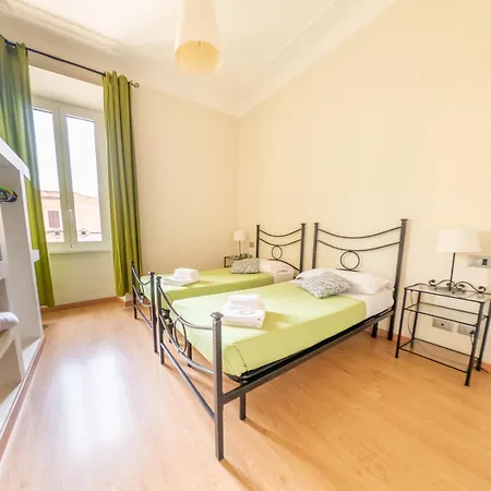 Lovely 4-bedroom 30m Sangiovanni Metro Apartmán