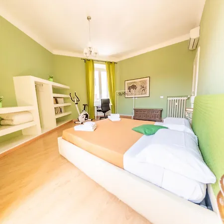 Lovely 4-bedroom 30m Sangiovanni Metro Apartmán Řím