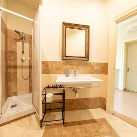 Lovely 4-bedroom 30m Sangiovanni Metro * Řím