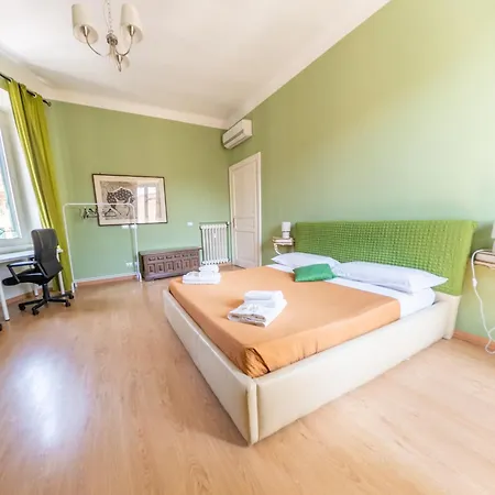 Apartmán Lovely 4-bedroom 30m Sangiovanni Metro *