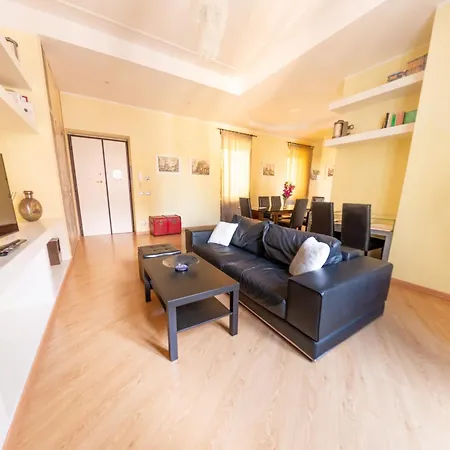 Lovely 4-bedroom 30m Sangiovanni Metro * Řím