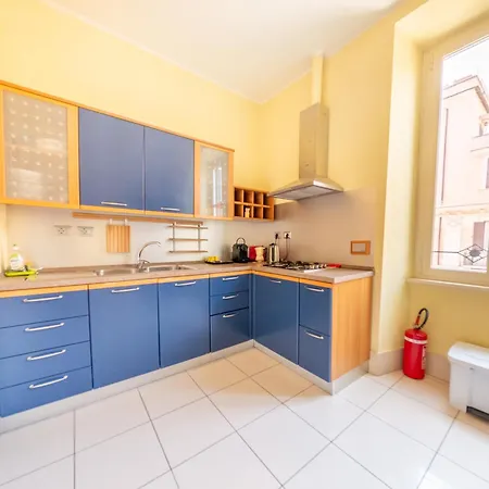 Lovely 4-bedroom 30m Sangiovanni Metro Apartmán Řím