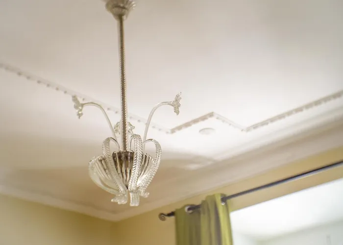 Lovely 4-bedroom 30m Sangiovanni Metro Apartamento Roma