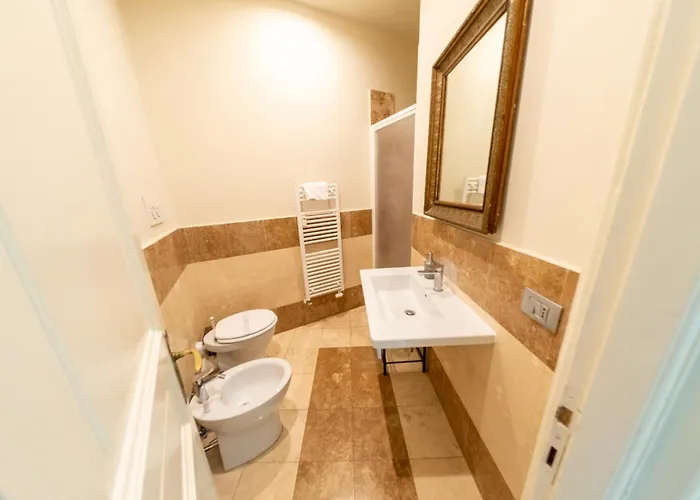 Lovely 4-bedroom 30m Sangiovanni Metro Apartamento Roma